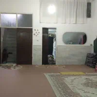 زیرزمین جنوبی دارای نور بسیار عالی|اجارهٔ خانه و ویلا|قم, دروازه چوبی|دیوار