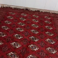 یک عدد فرش دستبافت