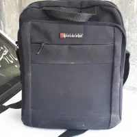 کیف مشکی داخل ماشین جا مونده