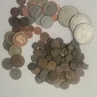 تعدادی سکه قدیمی و خارجی