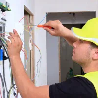 عیب یابی برق و برقکاری ساختمان و نصب لوستر