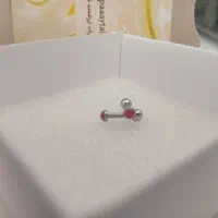 پیرسینگ سنگ اپال قرمز