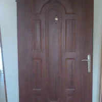 درب اتاق با ۴چوب سالم سالم با دستیگره