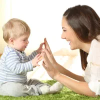 پرستار کودک 8ماهه