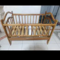 فروش گهواره بچه تقریبا شبیه عکس زیرش کشو دارد