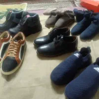 تعدادی کفش مردانه و بوت زنانه آکبند