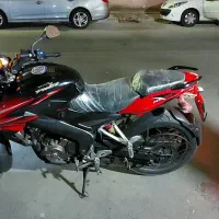 یک دستگاه موتور سیکیلت ان اس ۲۰۰