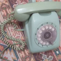 تلفن فانتزی با رنگ خاص|کلکسیون اشیاء عتیقه|نی‌ریز, |دیوار