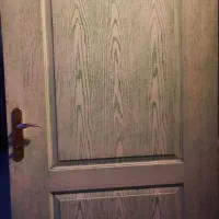 درب چوبی قفل دار