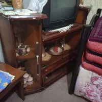 میز تلویزیون کارکرده و تلویزیون سالم