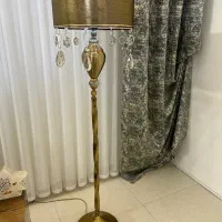 آباژور و ساعت ایستاده یا ساعت کنار سالنی