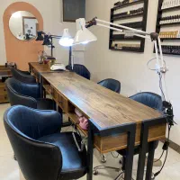 میز ناخن و ترولی و صندلی استادکار و استند لاک وکمد