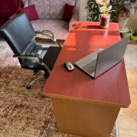 میز کامپیوتر ۱۳۰×۶۰ با صندلی ارگونومیک|میز تحریر و کامپیوتر|شاهینشهر, خانه کارگر|دیوار