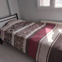 دو تخت فرفرژه دو طبقه و میز ارایش|تخت و سرویس خواب|قم, بنیاد|دیوار