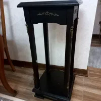 میز کنار سالنی