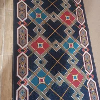 گلیم فرش همین رنگ هست داخل عکس