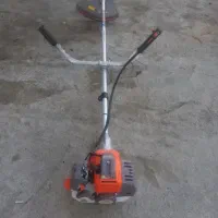 علف زنی باغات انجام میدم