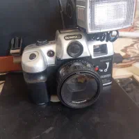 دوربین عکاسی قدیمی سالم در حد نو ساخت ژاپن.