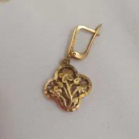 یک عدد گوشواره به قیمت تابلو