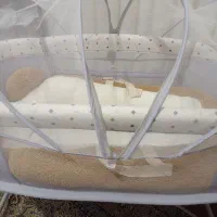 پرستار نوزاد  کمک مادر در خانه