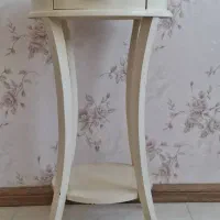 میز کنار سالنی