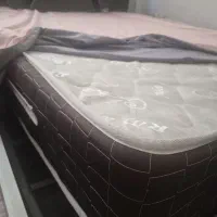 تخت دونفره سالم همراه با کفی اضافه