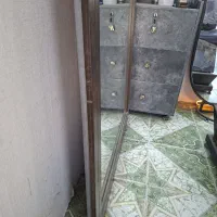 آینه قدی محکم بسیار شیک و تمیز