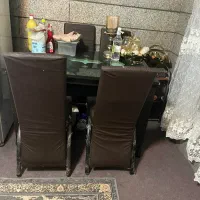 میز غذا خوری و تلویزیون