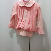 تعدادی لباس و کلاه بچگانه