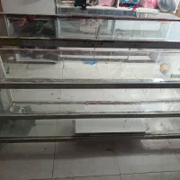 یک عدد ویترین شیشه ای در حد نو