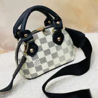 کیف|کیف، کفش، کمربند|لنگرود, |دیوار