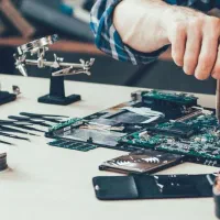 تعمیرکار برد های الکترونیک