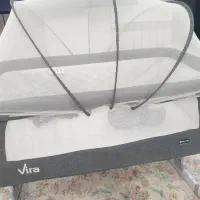 تخت کنار مادر