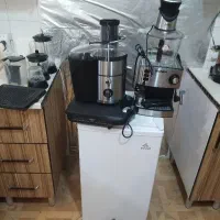 آبمیوه گیری ۴کاره مارک بوش بهمرا وسایل