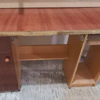 میز کامپیوتر و کفی تخت