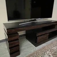 میز تلویزیون قهوه ای تیره براق