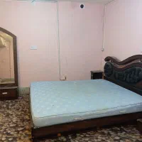 تختخواب دونفره چهارتا صندلی وپایه میز لوستر