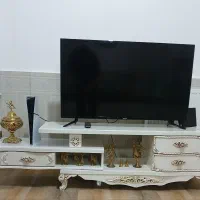 میز تلویزیون.   آیینه و شمعدان تمیز. کاملن نونو