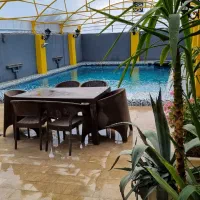 باغ استخر سرپوشیده صحنه