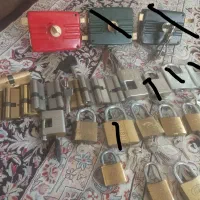 قفل در حیاط مغزی آپارتمان و قفل کتابی و آویز