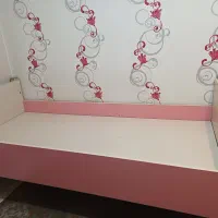 تخت خواب و میز