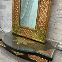 آینه و میز دیواری مس کوبی شده