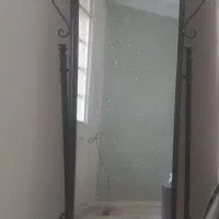 آینه قدی مشکی با قابلیت تنظیم ارتفاع و پایه متحرک