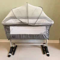 تخت کنار مادر