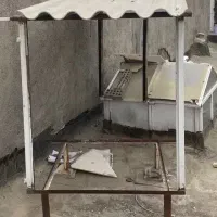 سایه بان وچهار پایه زیر کولر
