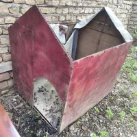 لونه سگ. مرغ و خروس