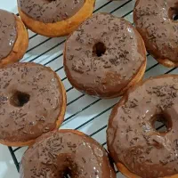 دوناتکده -هرروز دونات گرم موجوداست