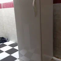 یک دستگاه یخچال