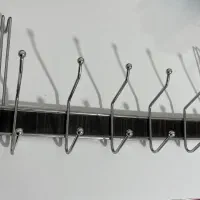 چوب لباسی پشت دری فلزی