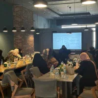 کمک آشپز و وسط کار